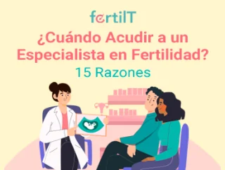 Pareja sentada en una consulta con una doctora en fertilidad