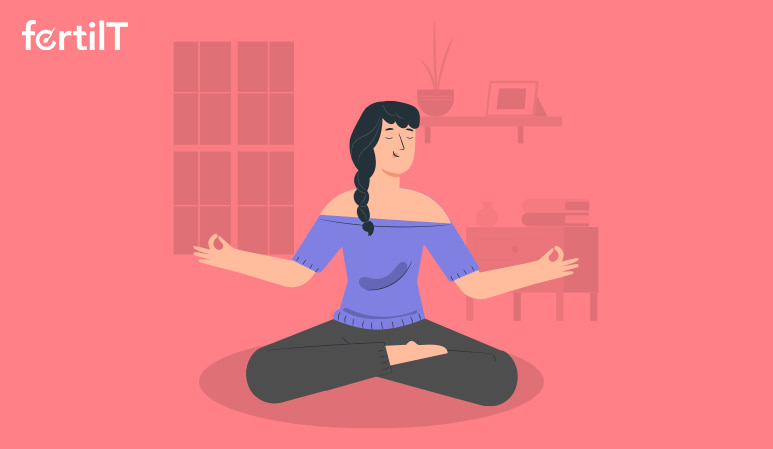 Mujer meditando para reducir los niveles de estrés